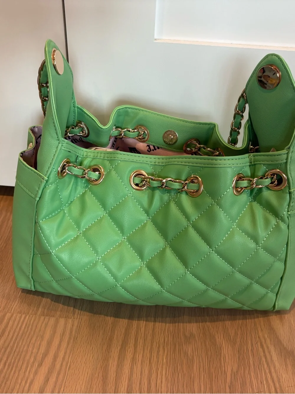 New Juicy Couture Icon Quilted  Bag with Chain